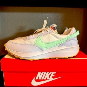 Nike Waffle Debut White Mint Foam Gum Men’s Size 10.5 (Preowned) Like New.